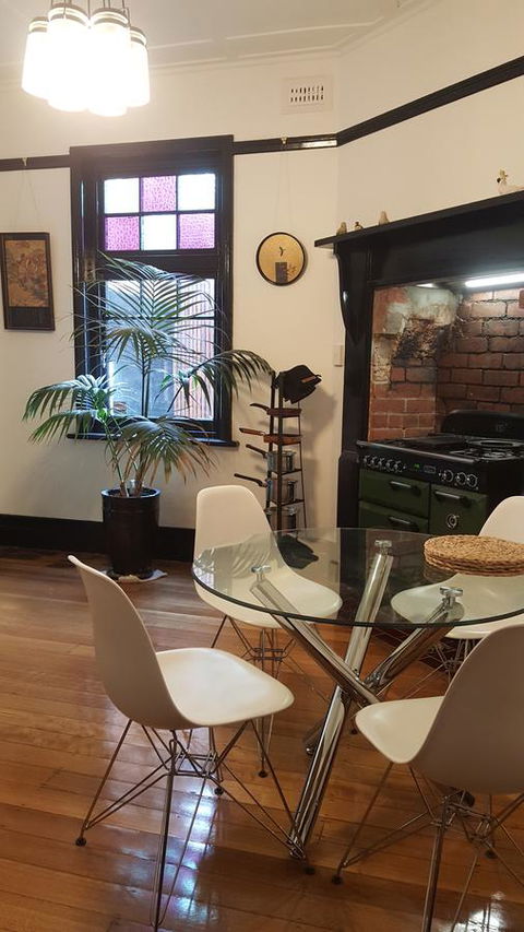 Insomnia On Elizabeth - eAccommodation 30