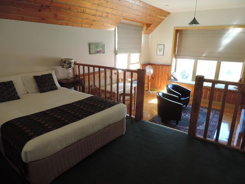 Bushman's Cafe - eAccommodation 12