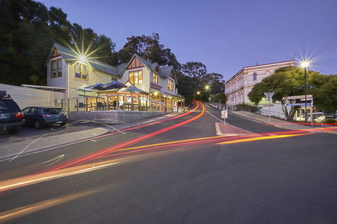 Bushman's Cafe - eAccommodation 8