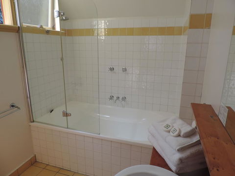 Bushman's Cafe - eAccommodation 10