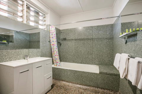 Nightcap At Camp Hill Hotel - eAccommodation 3