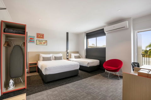 Nightcap At Camp Hill Hotel - eAccommodation 1