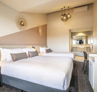 Nightcap at Manhattan Hotel - eAccommodation