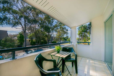 Noosa Parade Holiday Inn - eAccommodation 1