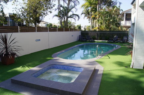 Noosa Parade Holiday Inn - eAccommodation 0