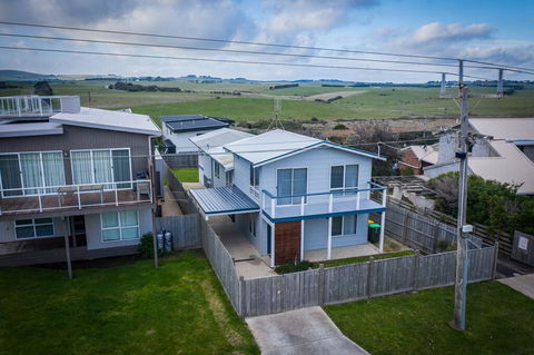 Ocean Chill 10 Minutes Drive To Phillip Island, Pet Friendly Family Home Sleeps 8 - eAccommodation 3