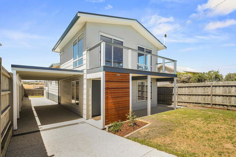 Ocean Chill 10 Minutes Drive To Phillip Island, Pet Friendly Family Home Sleeps 8 - eAccommodation 0