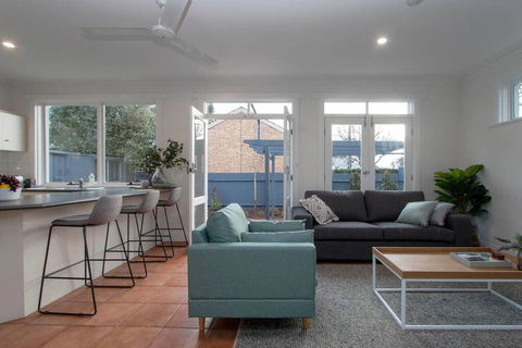 One Bedroom Cottage Close To Adelaide CBD - eAccommodation 0