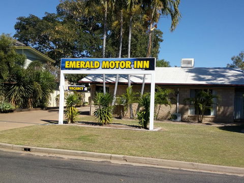 Overflow Emerald Motor Inn - eAccommodation 1