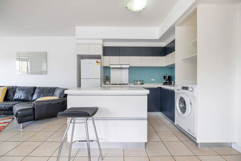 Peaceful 1 Bedroom Apartment With Parking - eAccommodation 2