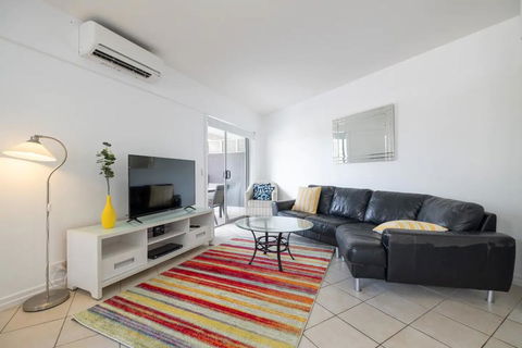 Peaceful 1 Bedroom Apartment With Parking - eAccommodation 0