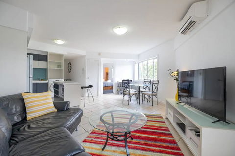 Peaceful 1 Bedroom Apartment With Parking - eAccommodation 1