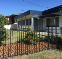 Pet Friendly home walking distance to Surf Beach - North St Woorim - eAccommodation
