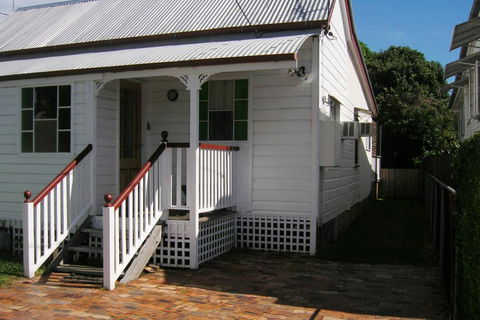 Pine Cottage - eAccommodation 0