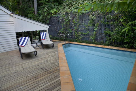 Port Douglas Cottage & Lodge - eAccommodation 1