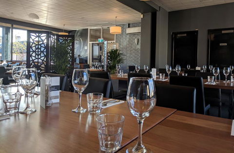 Prince Of Wales Hotel - eAccommodation 2