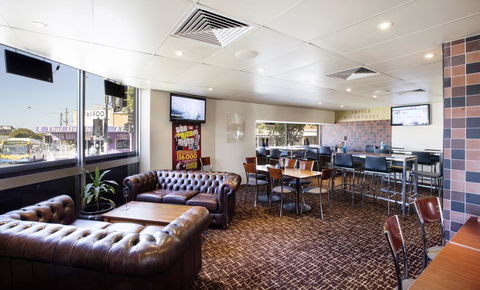 Prince Of Wales Hotel - eAccommodation 3