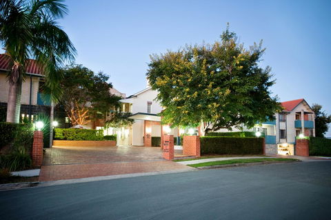 Ramada By Wyndham Brisbane Windsor - eAccommodation 1