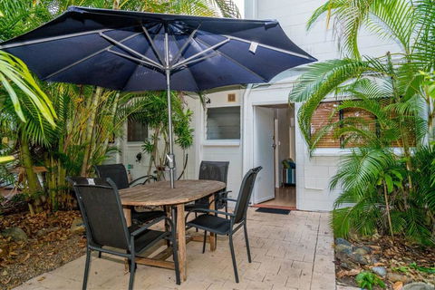 Rare! Modern Unit With Private Fenced Garden Close To The Beach PC3 - eAccommodation 1