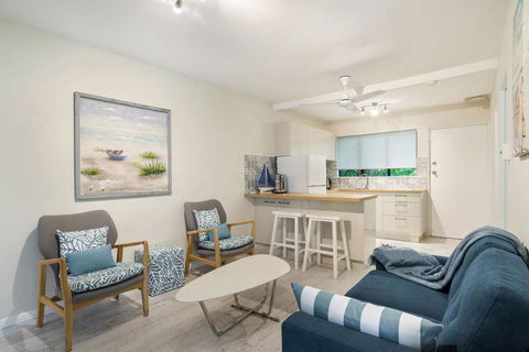 Rare! Modern Unit With Private Fenced Garden Close To The Beach PC3 - eAccommodation 0