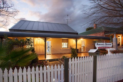 Rawson's Retreat - Five Bedroom Home - Walk CBD - Includes Breakfast - eAccommodation 0
