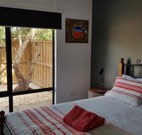 Red Ochre - Large 1BR with Private Courtyard - eAccommodation