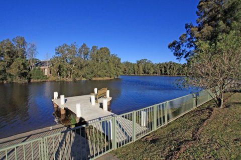 Relax And Enjoy The River - eAccommodation 0