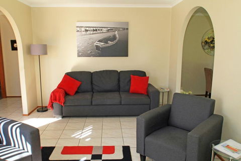 Relax And Unwind In Badgee - eAccommodation 2