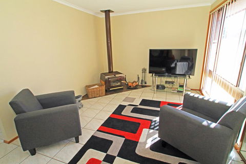 Relax And Unwind In Badgee - eAccommodation 0