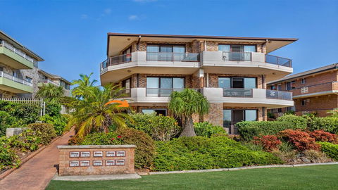 Renas Court Unit 1 - Little Street Lakefront! - eAccommodation 0