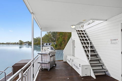 Renmark River Villas And Boats & Bedzzz - eAccommodation 2