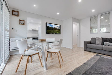 Renovated Unit In The Heart Of Macquarie Park - eAccommodation 0