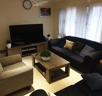 Retro Style Home Stay - eAccommodation