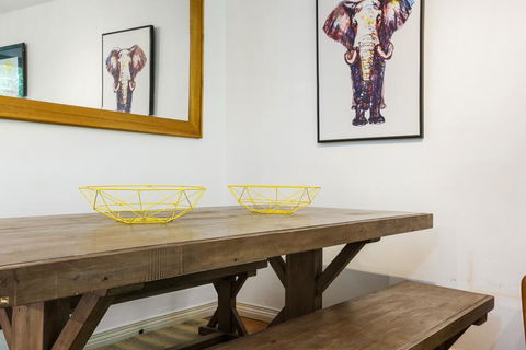 Retro Styled 3 Bedroom Apartment With Tree Views - eAccommodation 3