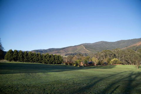 Ridge Line Riders Luxury Retreat - eAccommodation 0