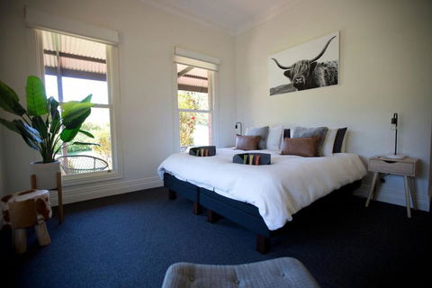 Ridge Line Riders Luxury Retreat - eAccommodation 1