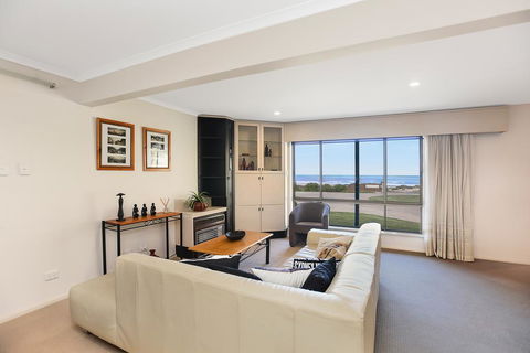 Right On The Beach @ Moana - eAccommodation 0