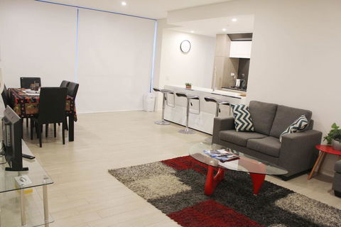 Riverside Apartment Next To Sydney Olympic Park - eAccommodation 3