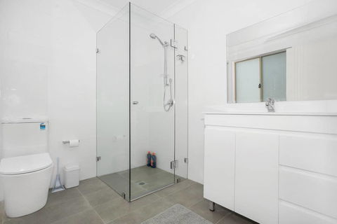 Riverwood Bright 3 Bedroom House With Parking - eAccommodation 2