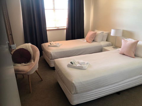 Robin Hill Views - eAccommodation 1