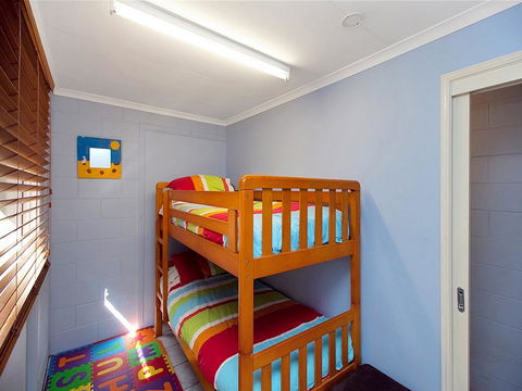 Roderick Street 52, Moffat Beach - eAccommodation 3