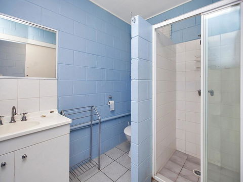 Roderick Street 52, Moffat Beach - eAccommodation 1