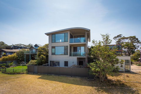 Rolling Waves 3 - eAccommodation 1