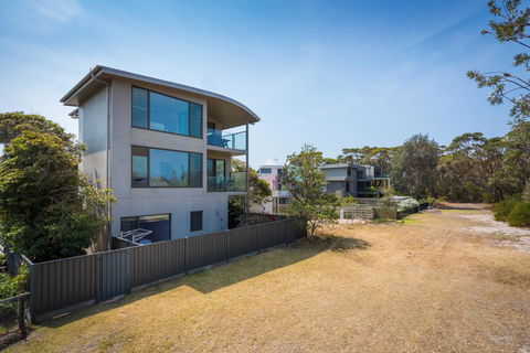 Rolling Waves 3 - eAccommodation 2