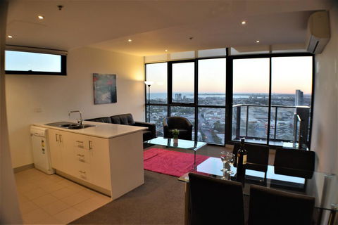 Royal Stays Corporate Apartments - eAccommodation 1