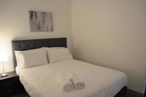 Royal Stays Corporate Apartments - eAccommodation 3