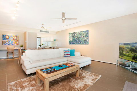 Saltwater Suites - 1,2 & 3 Bed Waterfront Apartments - eAccommodation 1