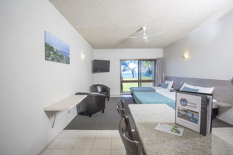 Sarina Beach Motel - eAccommodation 3