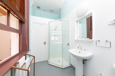 Seal Rocks Lighthouse Cottages - eAccommodation 2