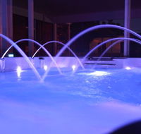 Semaphore Sea Breeze - Family Beach-Heated Pool Holiday - eAccommodation